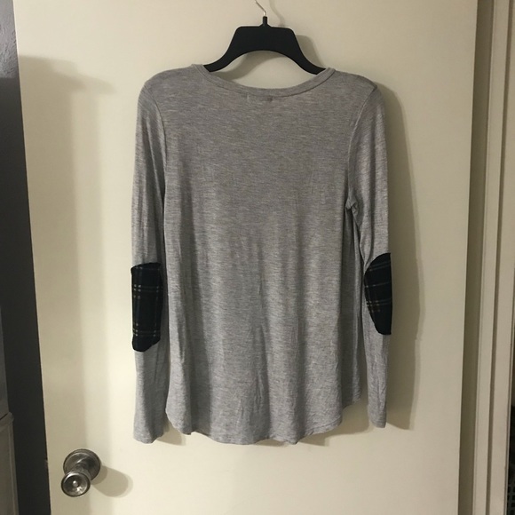 Women’s long sleeve tops. Plaid shoulder pads! - Picture 3 of 3